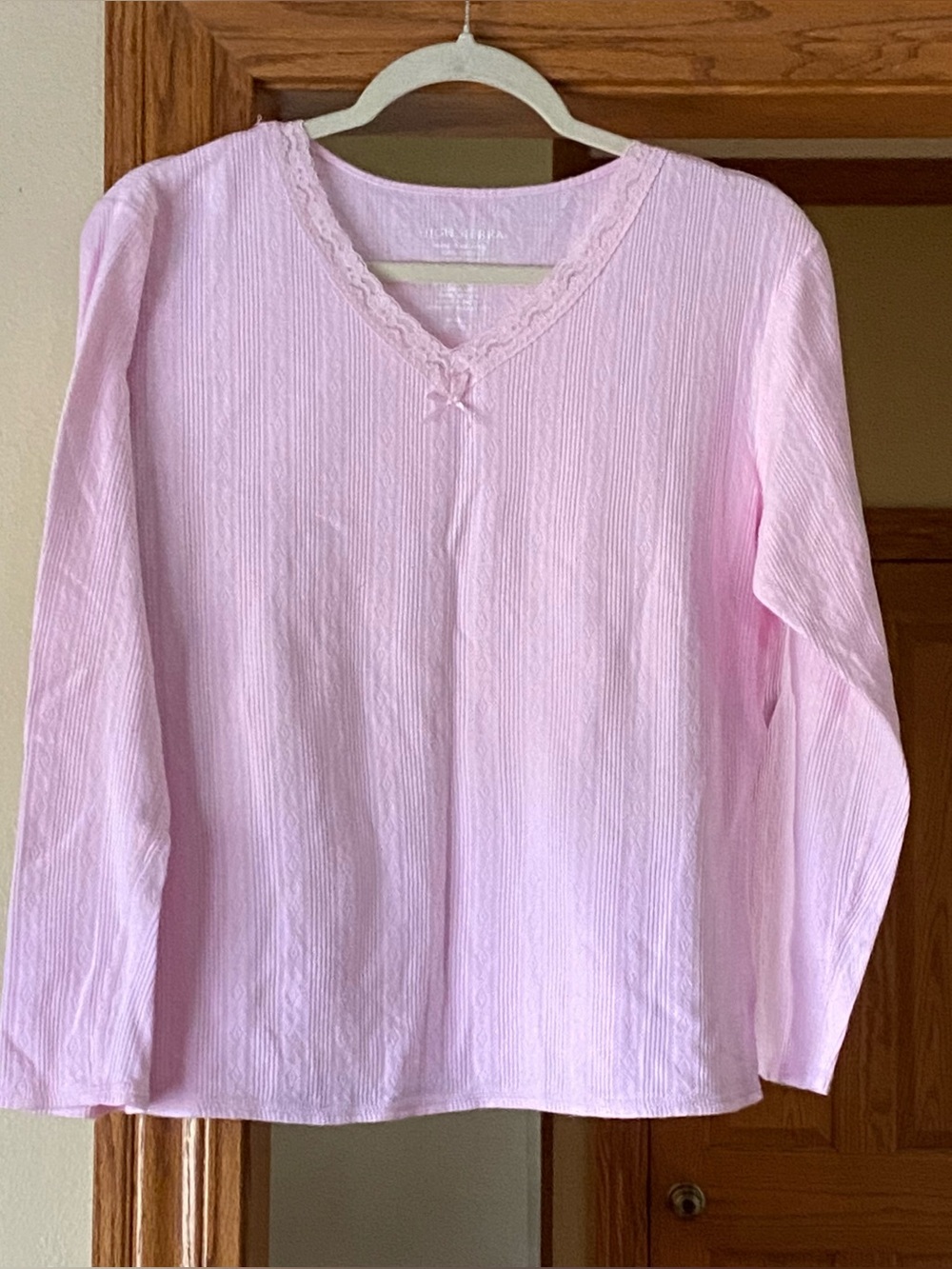 Women’s High Sierra Light Pink Long Sleeve Knit PJ top or undershirt.